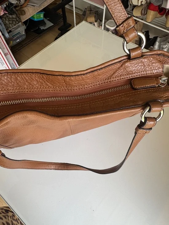 Coach Park Pebbled Leather Carrie Tote – Warm Brown with side pockets - Picture 5 of 11